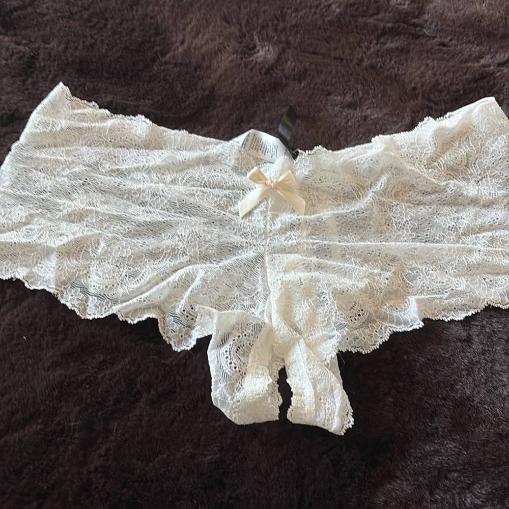 Hanky panky crotchless briefs